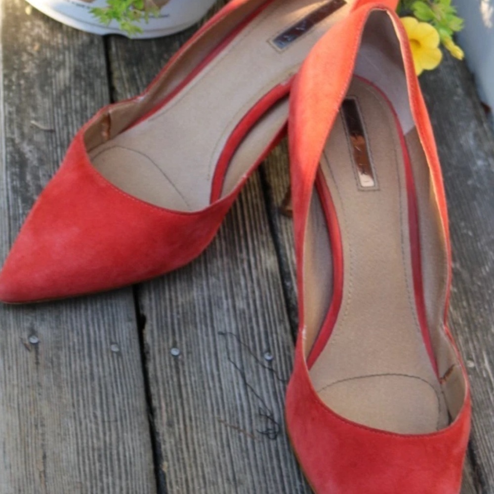 Tahari Vibrant Burnt Orange Suede Pointed Heels